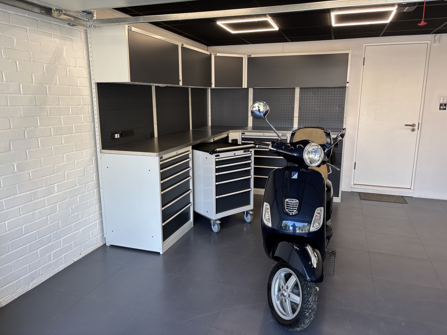 Phil Quaife garage cabinets and fitout